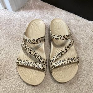 women’s cheetah print crocs sandals